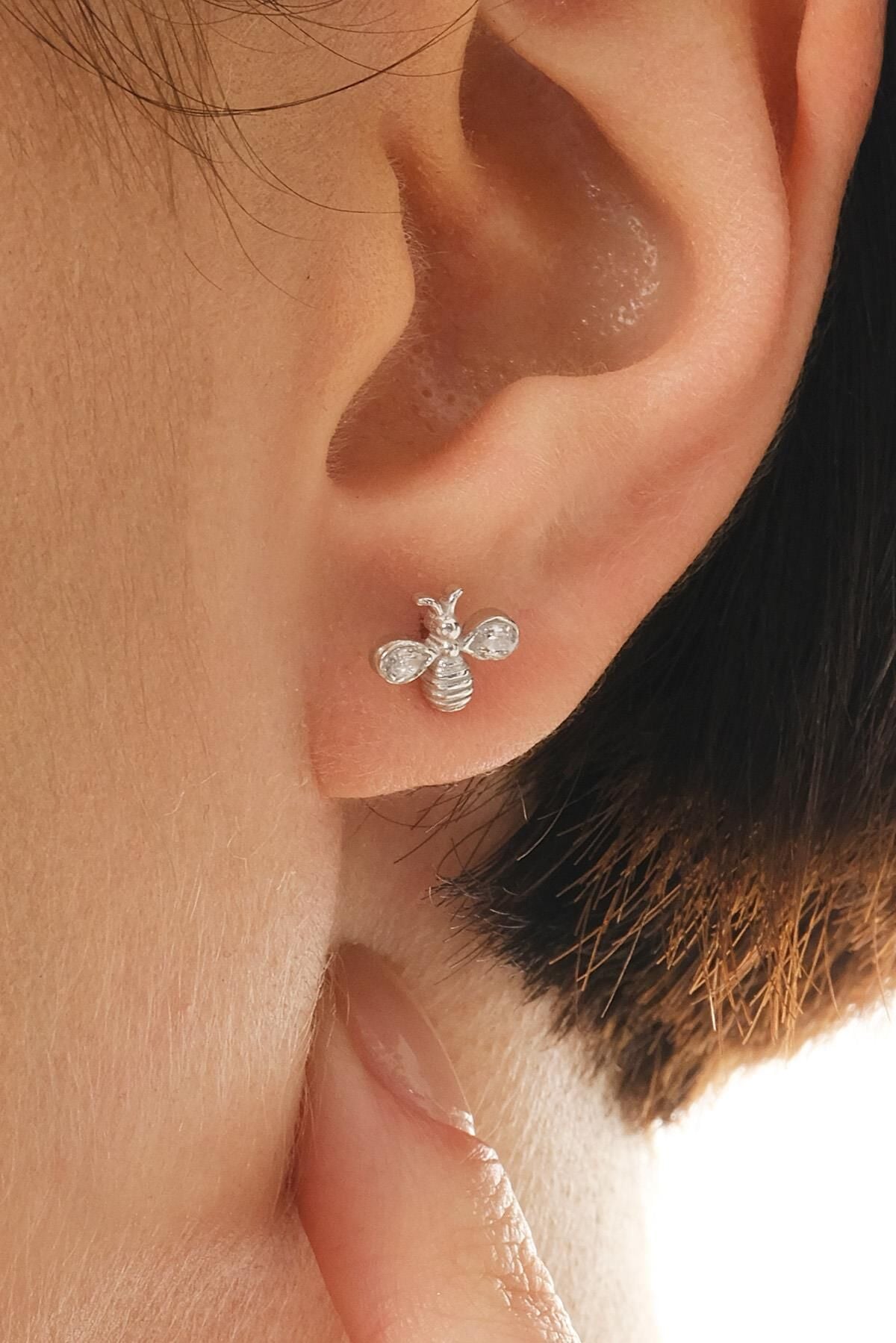 Rodyumlu Mini Arı Gümüş Küpe 7387