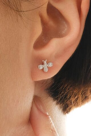 Rodyumlu Mini Arı Gümüş Küpe 7387