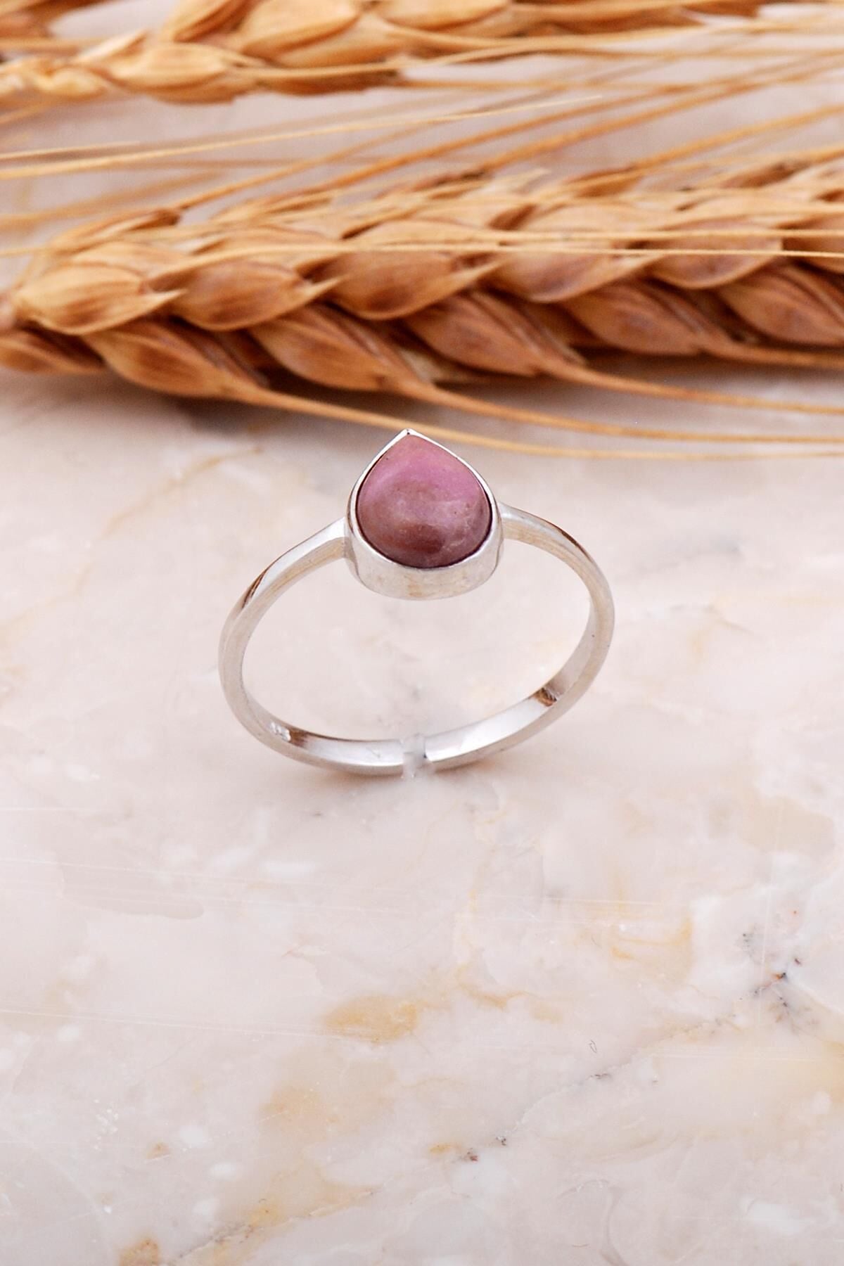 Rodonit Taşlı Damla Rodyumlu Gümüş Yüzük 3682