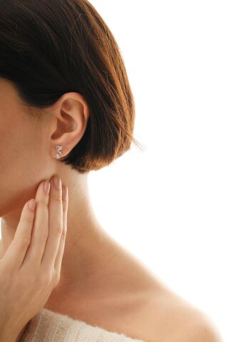 Taşlı Kelebek Rodyumlu Mini Gümüş Küpe 7389