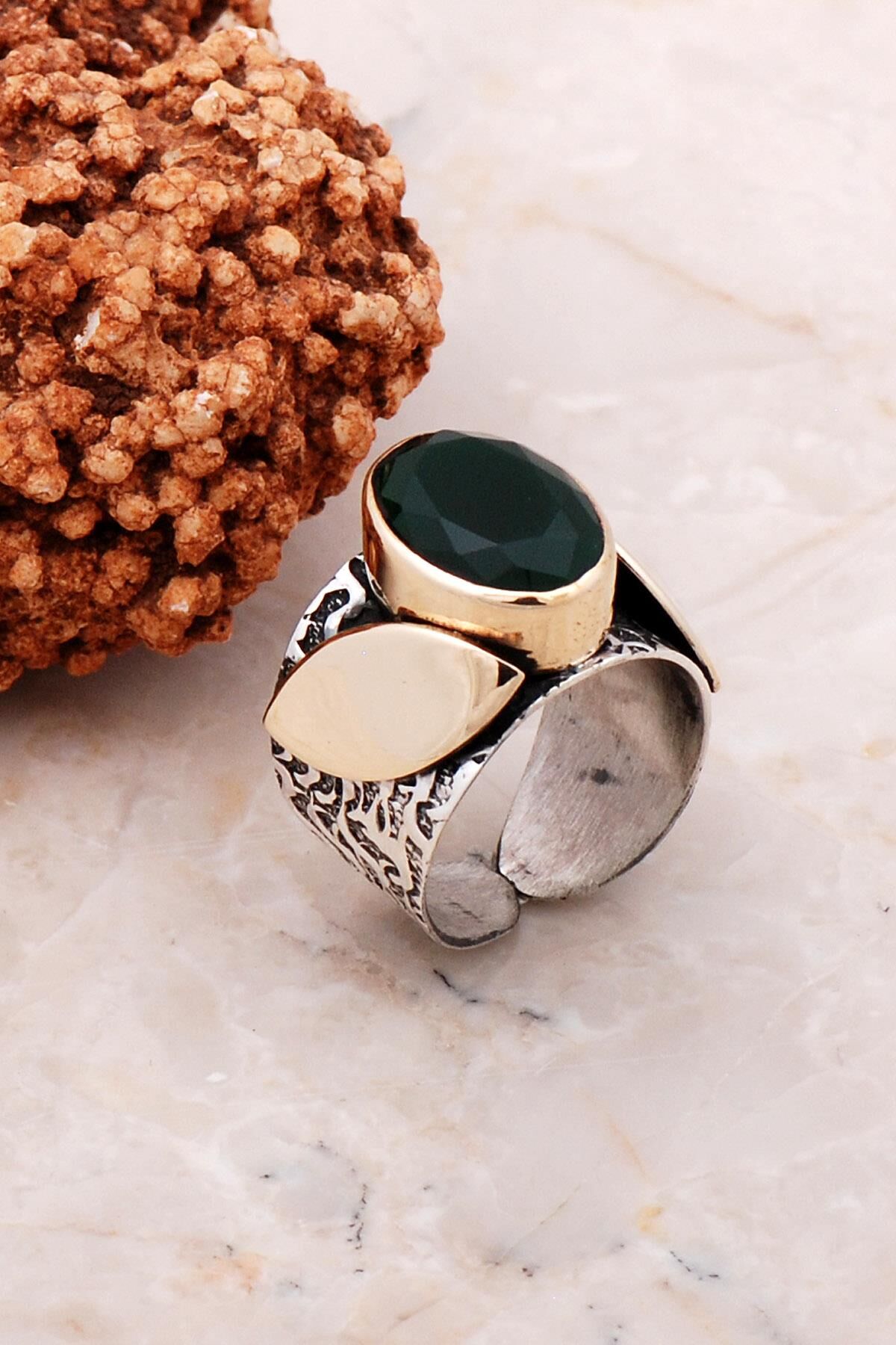 Zümrüt Taşlı Elişi Tasarım Gümüş Yüzük 3115