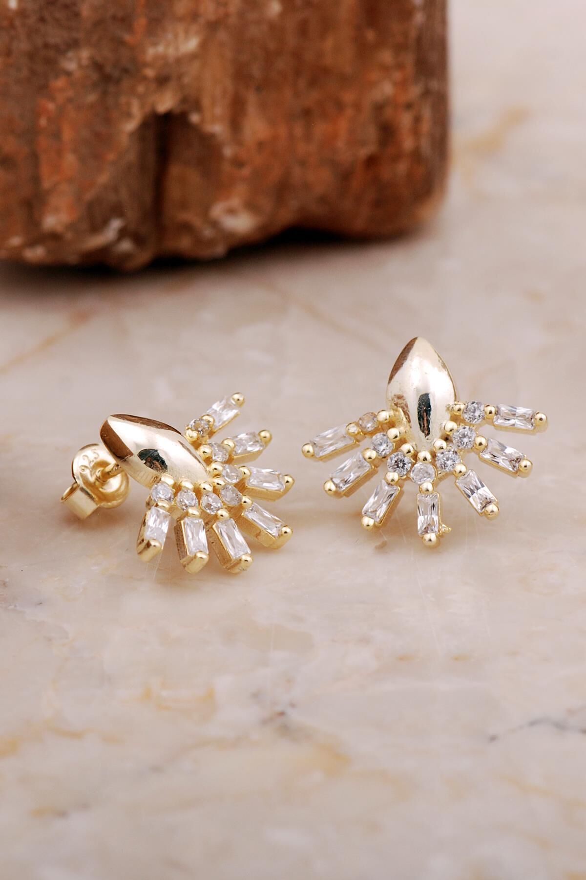 Baget Taşlı Altın Kaplama Gümüş Yelpaze Küpe 6938