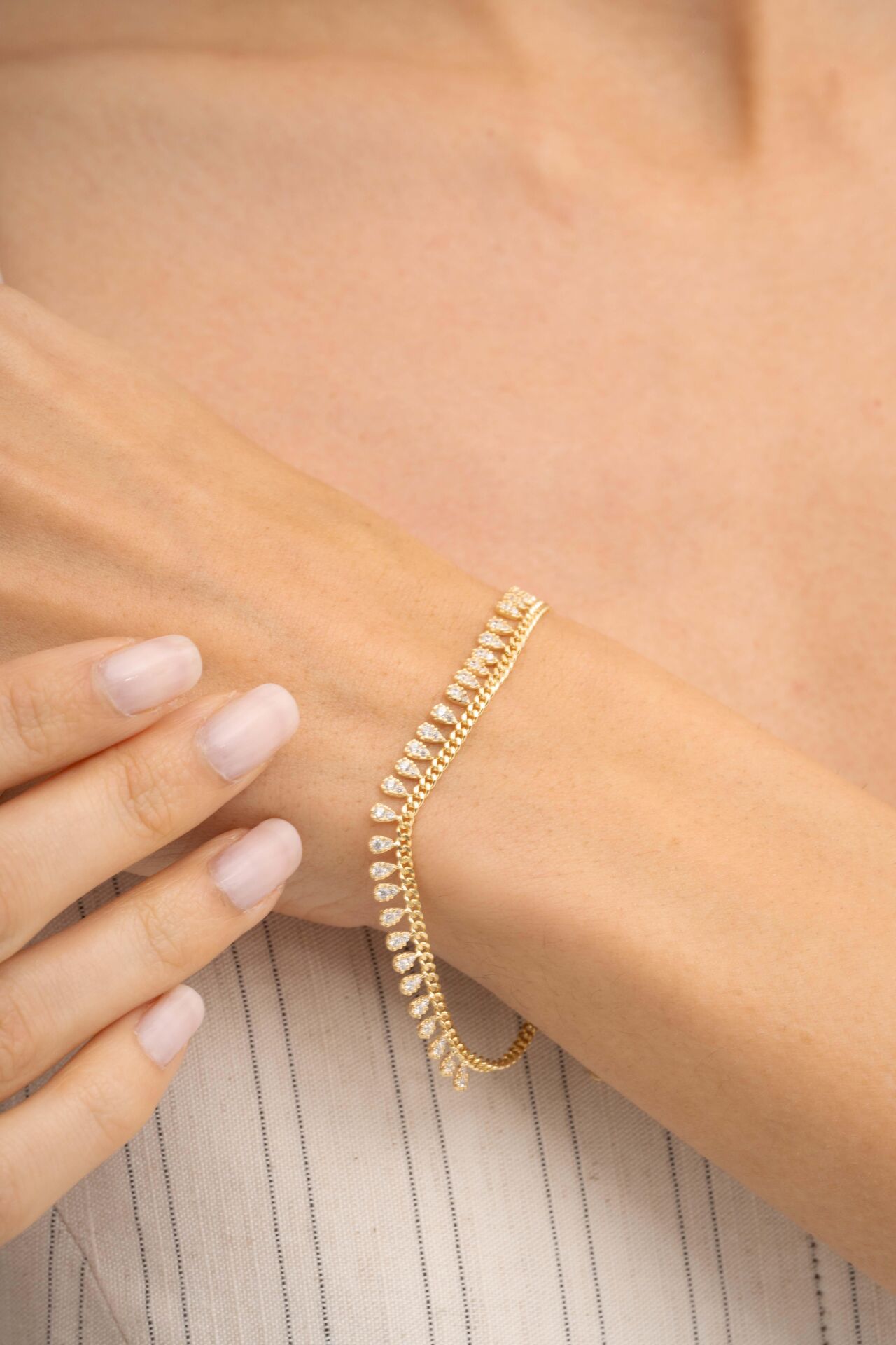 Gurmet Sıra Taşlı Damla Altın Kaplama Gümüş Bileklik 4365