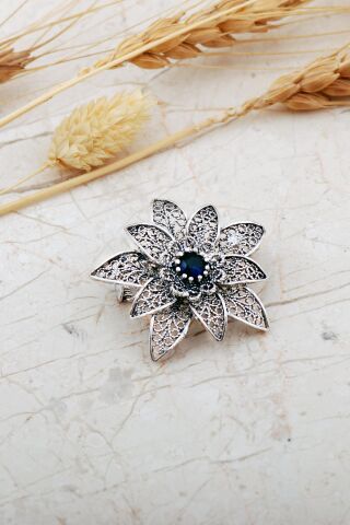 Safir Taşlı Lotus Telkari Elişi Gümüş Broş 358