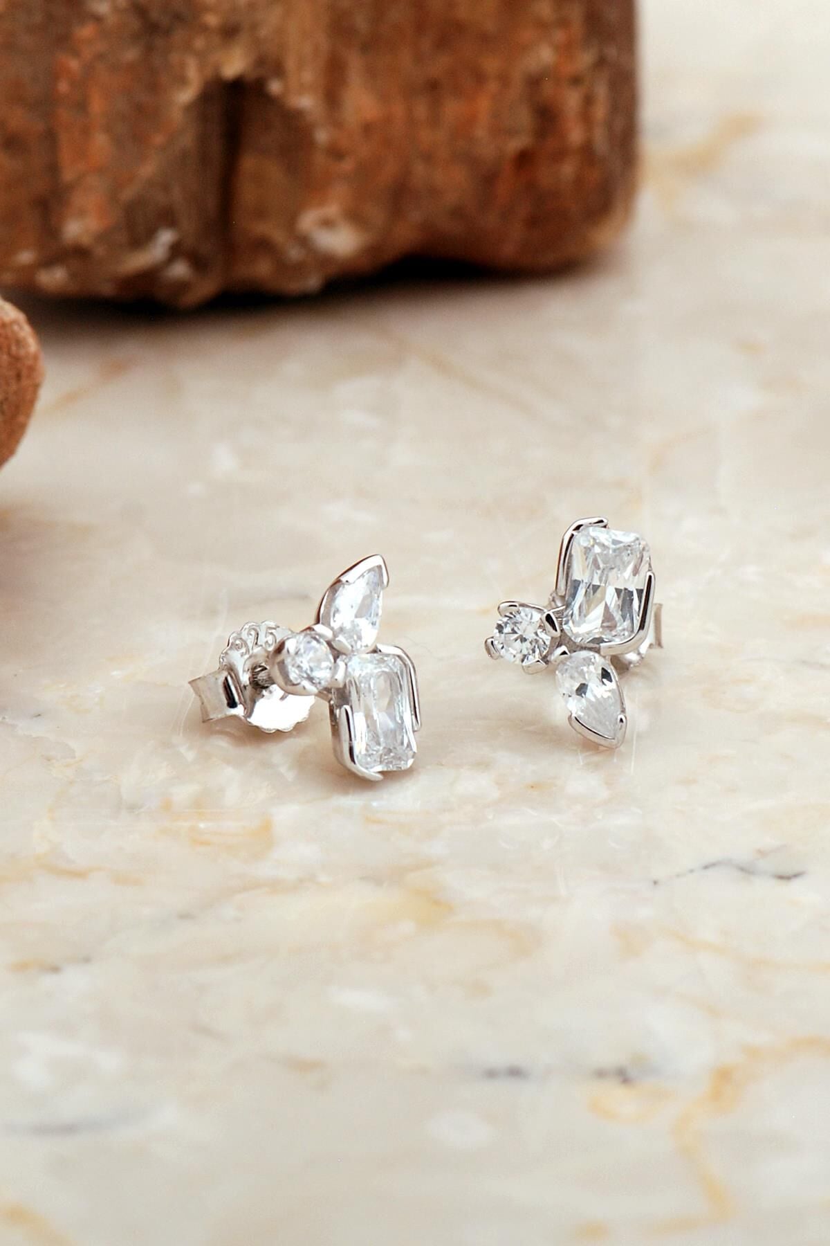 Tasarım Rodyum Kaplama Gümüş Küpe 6951