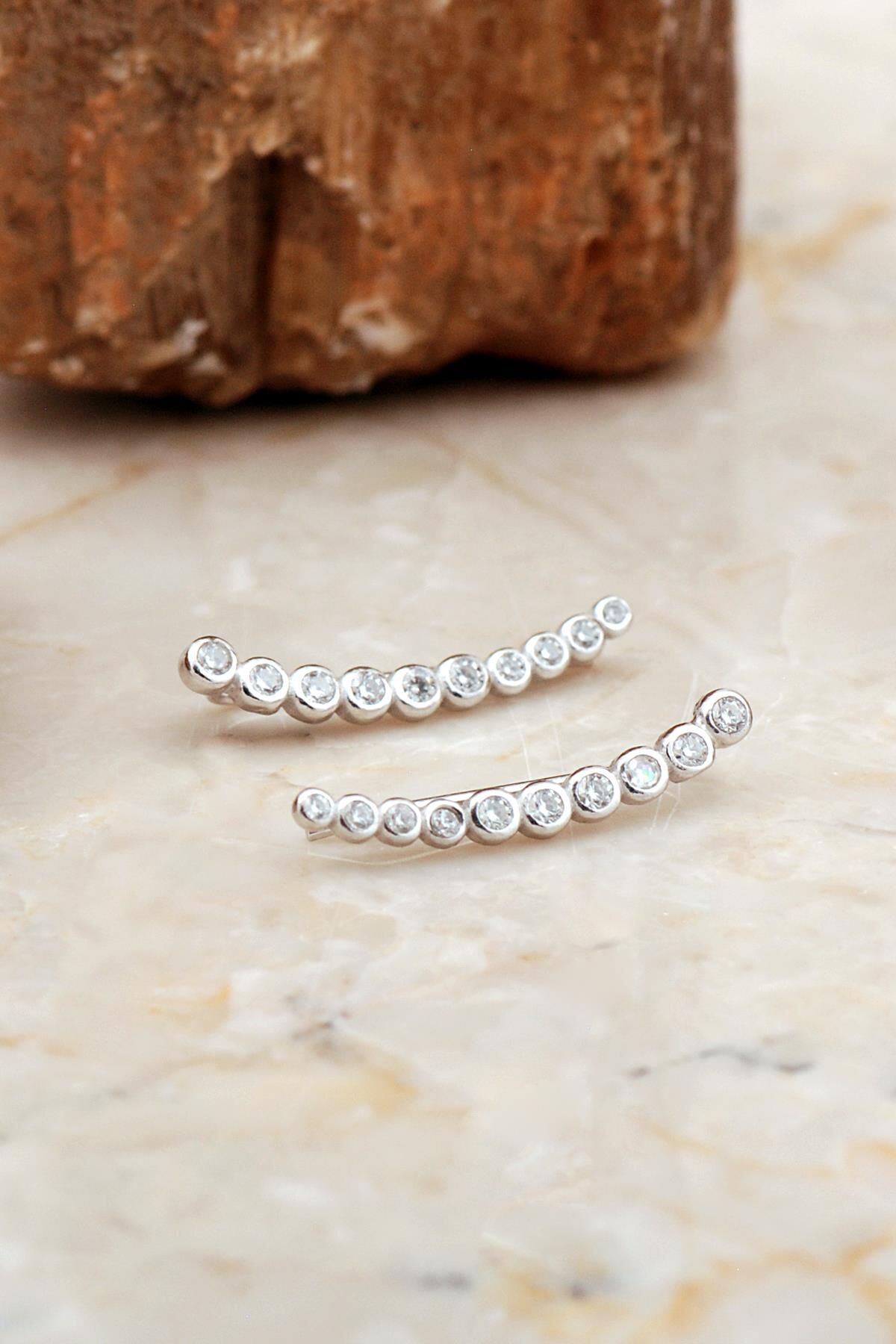 Su Yolu Tasarım Rodyumlu Gümüş Küpe 6953