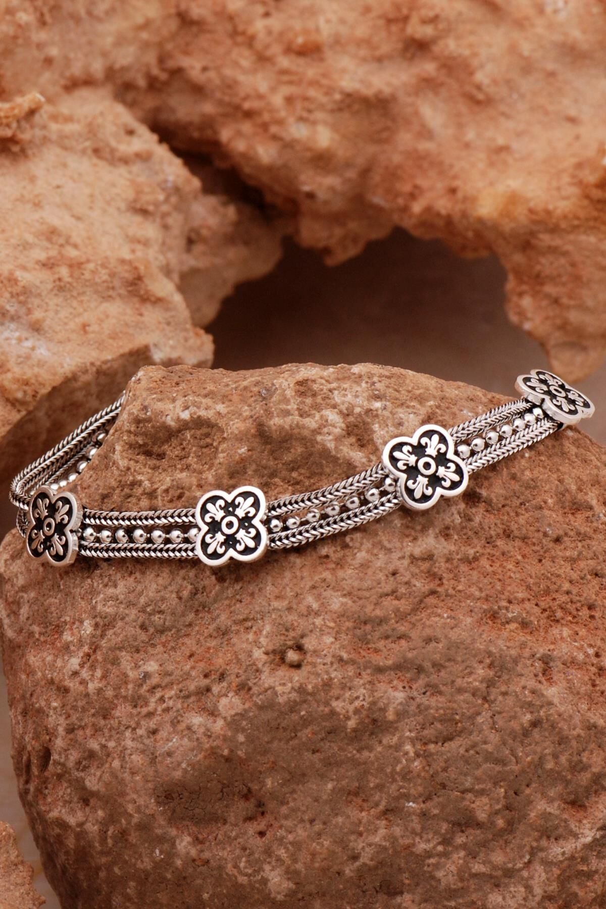 Anadolu Motifli Hasır Elişi Yonca Oksitli Gümüş Bileklik 4373