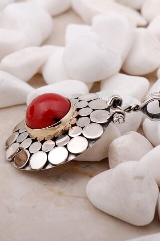 Mercan Taşlı Pullu Elişi Gümüş Kolye 7432