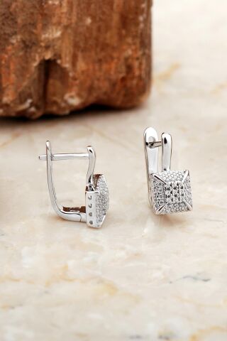 Zirkon Taşlı Rodyumlu Parlak Gümüş J Küpe 6959