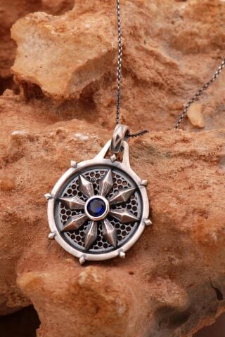 Safir Taşlı Antik Tasarım Pusula Gümüş Kolye 7943