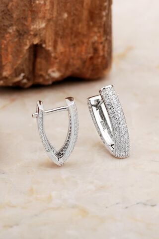 Rodyumlu Taşlı Üçgen Gümüş Küpe 6964