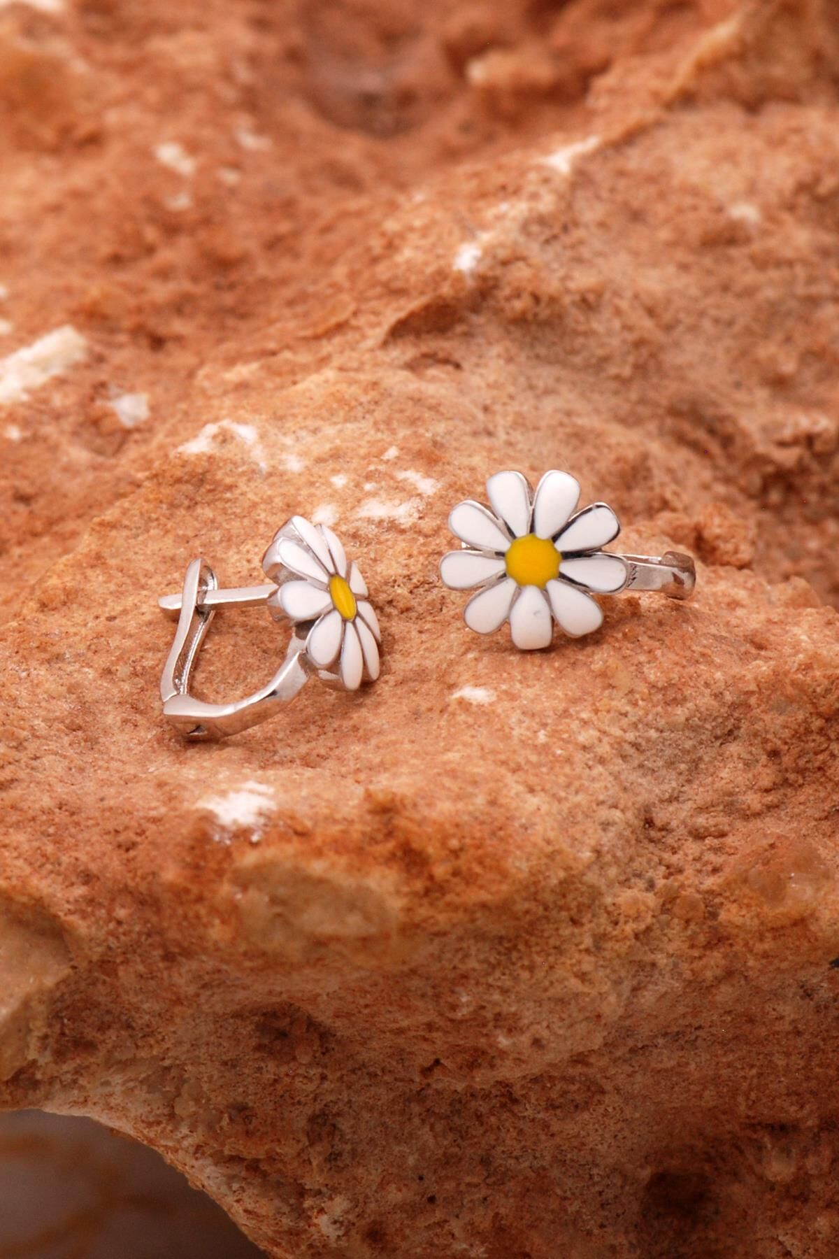 Papatya Mineli Gümüş Çocuk Küpe 6144