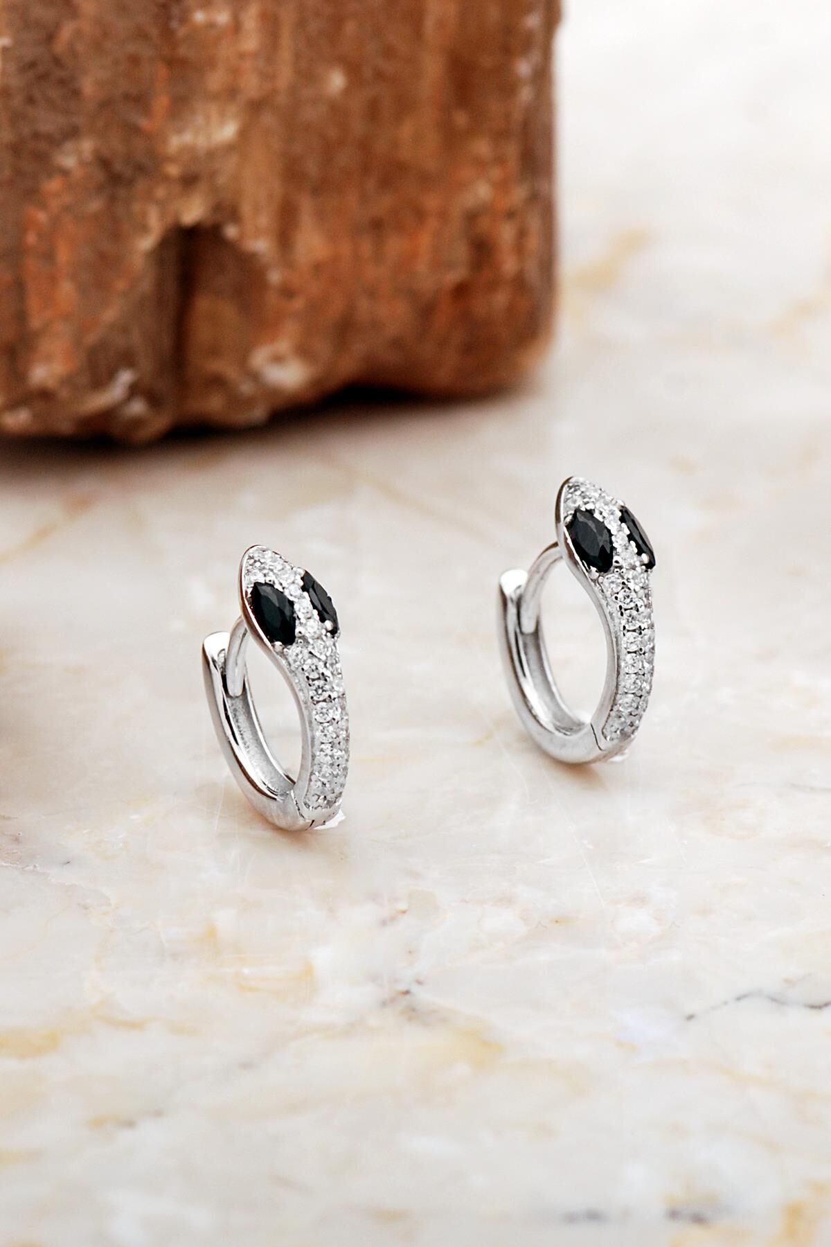 13 Mm Yılan Modeli Rodyumlu Gümüş Halka Küpe 6974