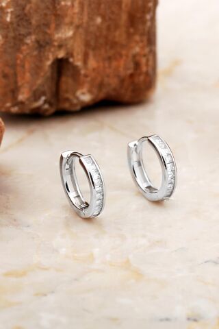14 Mm Baget Taşlı Rodyumlu Gümüş Halka Küpe 6977