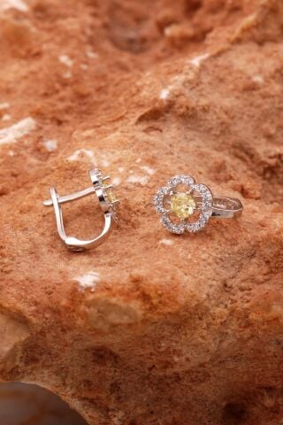 Topaz Taşlı Çiçek Gümüş Çocuk Küpe 6153
