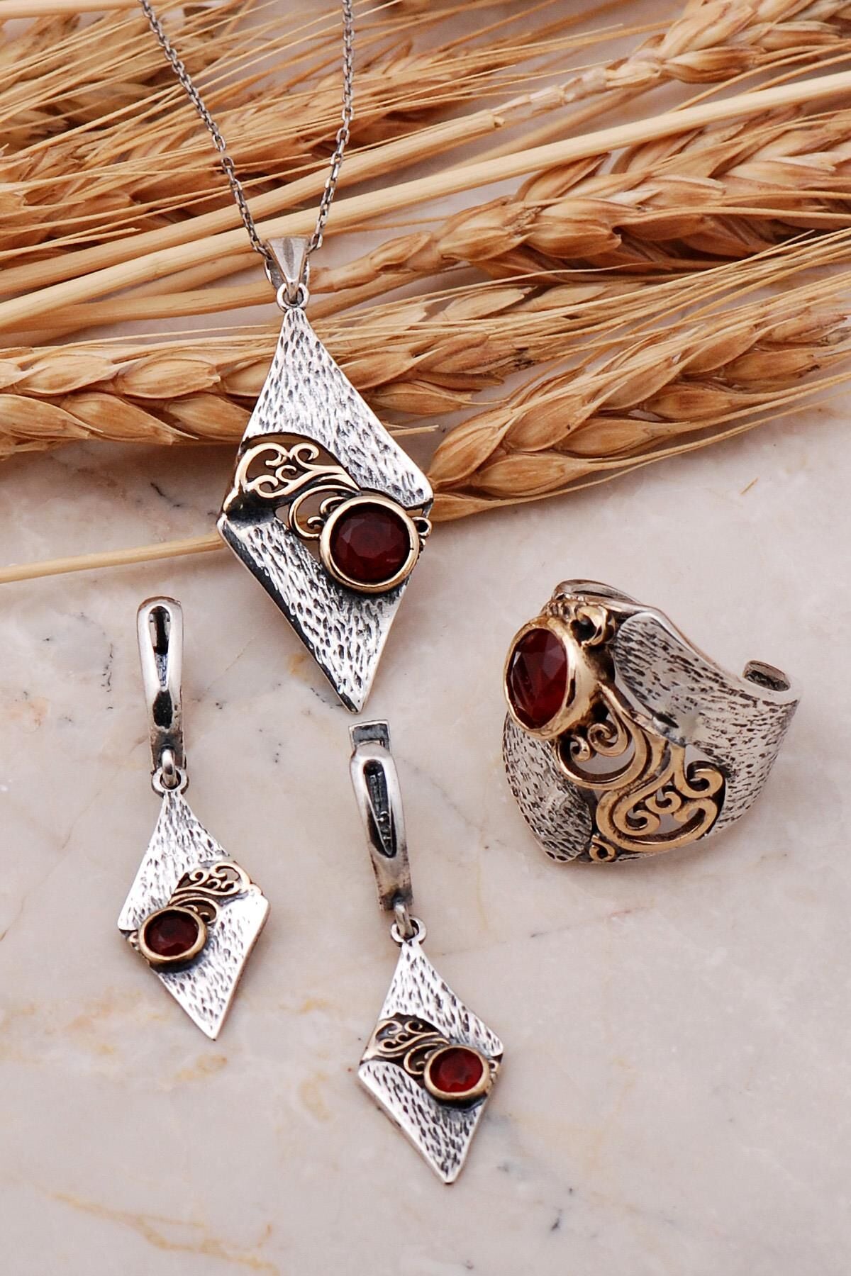 Kök Yakut Taşlı Çekiç Dövme Elişi Gümüş Set 2461