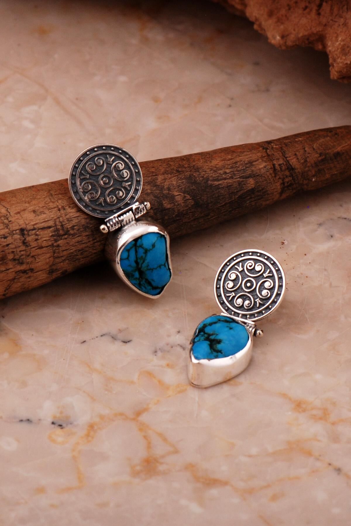 Turkuaz Taşlı Elişi Tasarım Gümüş Küpe 5394