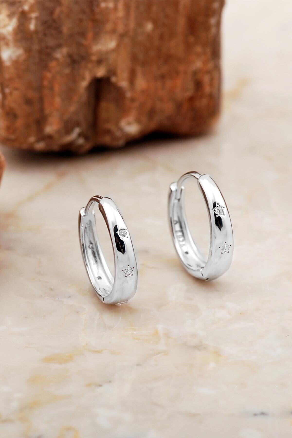 16 Mm Yıldız Gümüş Halka Küpe 6985