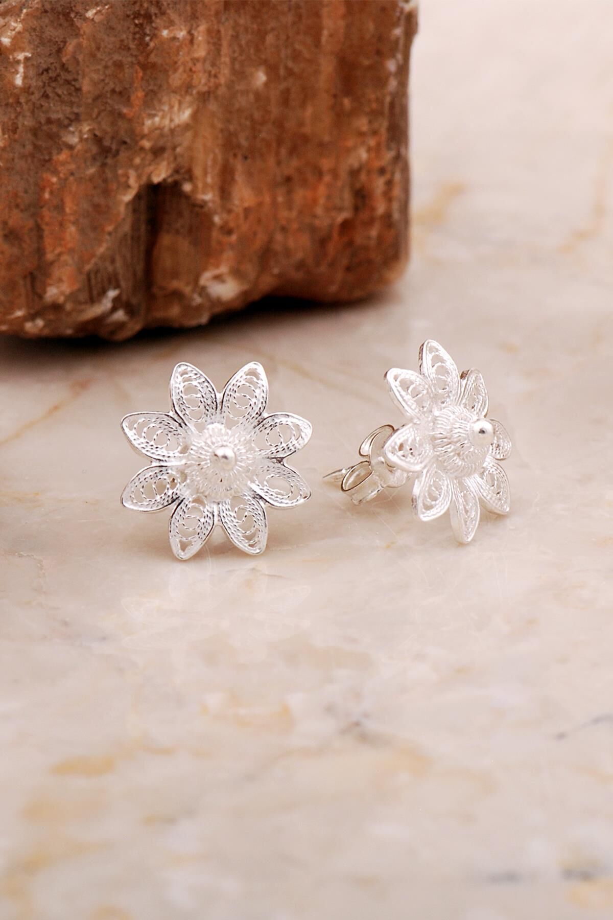 Telkari İşlemeli Elişi Papatya Gümüş Küpe 6987