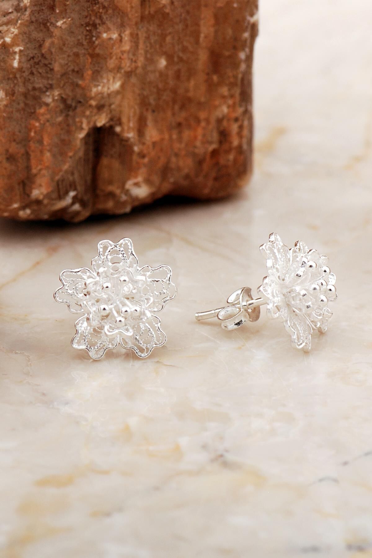 Telkari İşlemeli Elişi Manolya Çiçeği Gümüş Küpe 6988