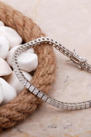 Su Yolu 3 Mm Pırlanta Montürlü Kare Kesim Taşlı Gümüş Bileklik 4184