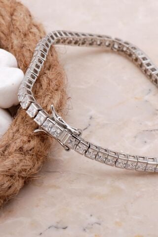 Su Yolu 3 Mm Pırlanta Montürlü Kare Kesim Taşlı Gümüş Bileklik 4184