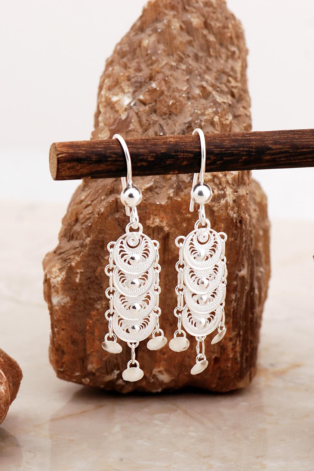 Telkari İşlemeli Elişi Orta Boy Pullu Gümüş Küpe 6999