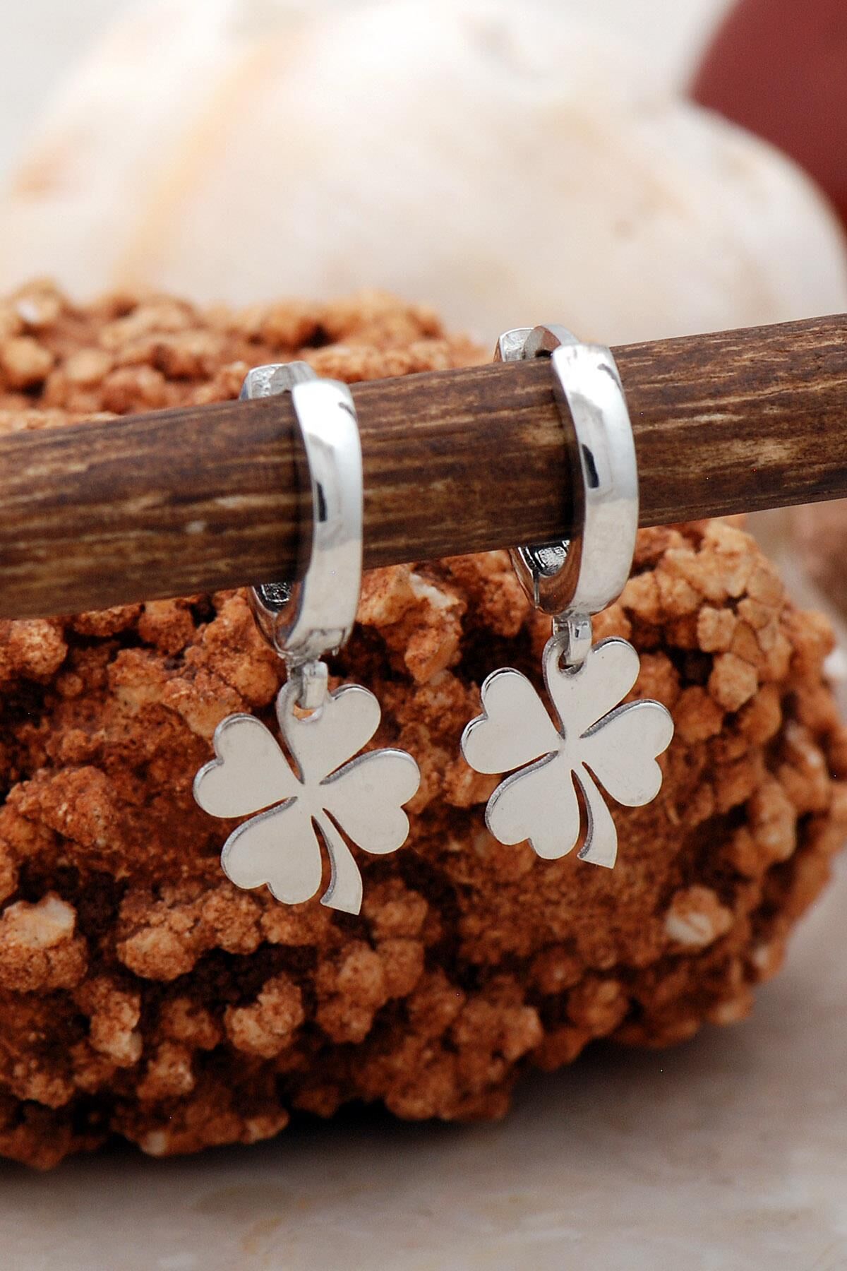 Yonca Rodyumlu Gümüş Küpe 5411