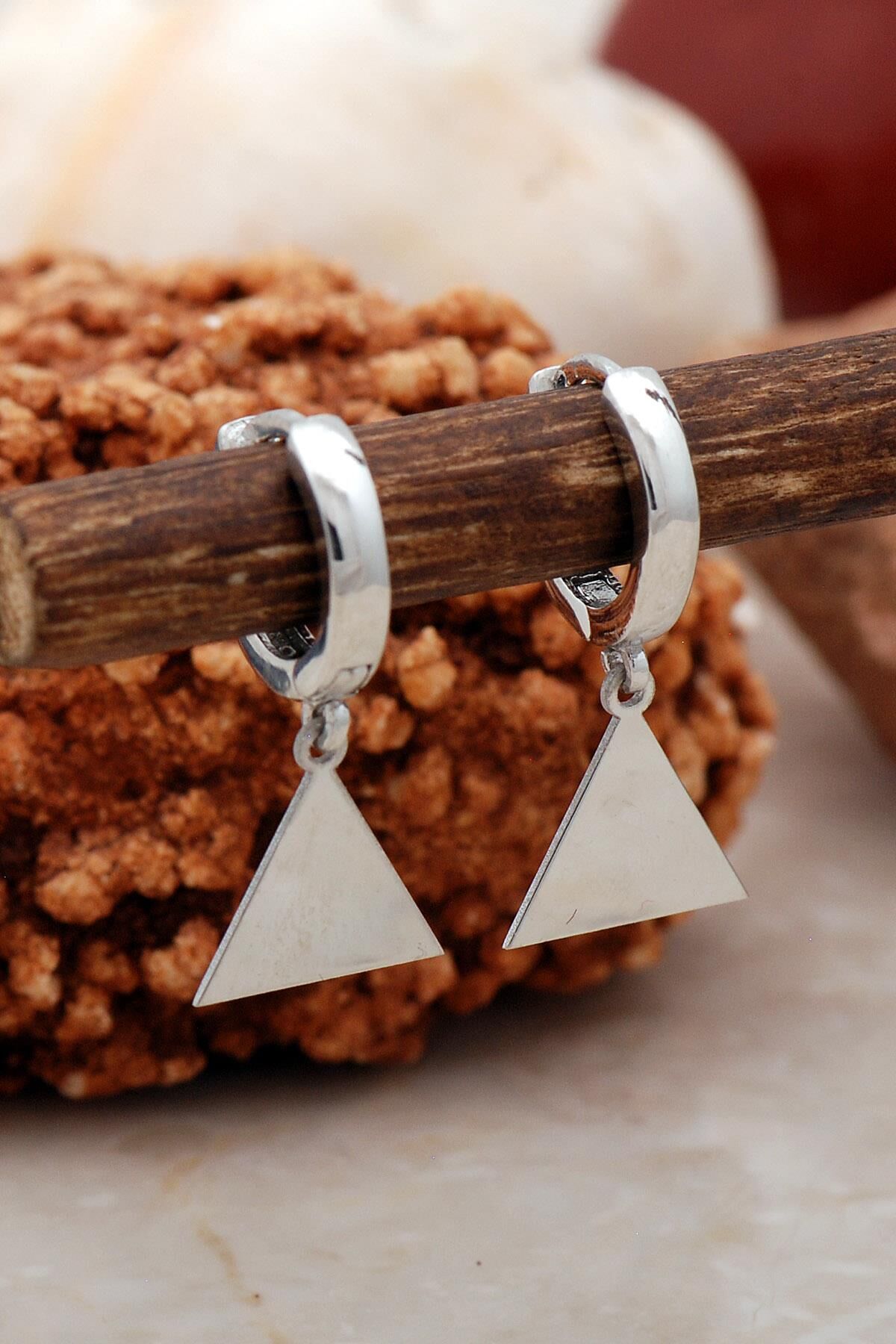 Üçgen Rodyumlu Gümüş Küpe 5423