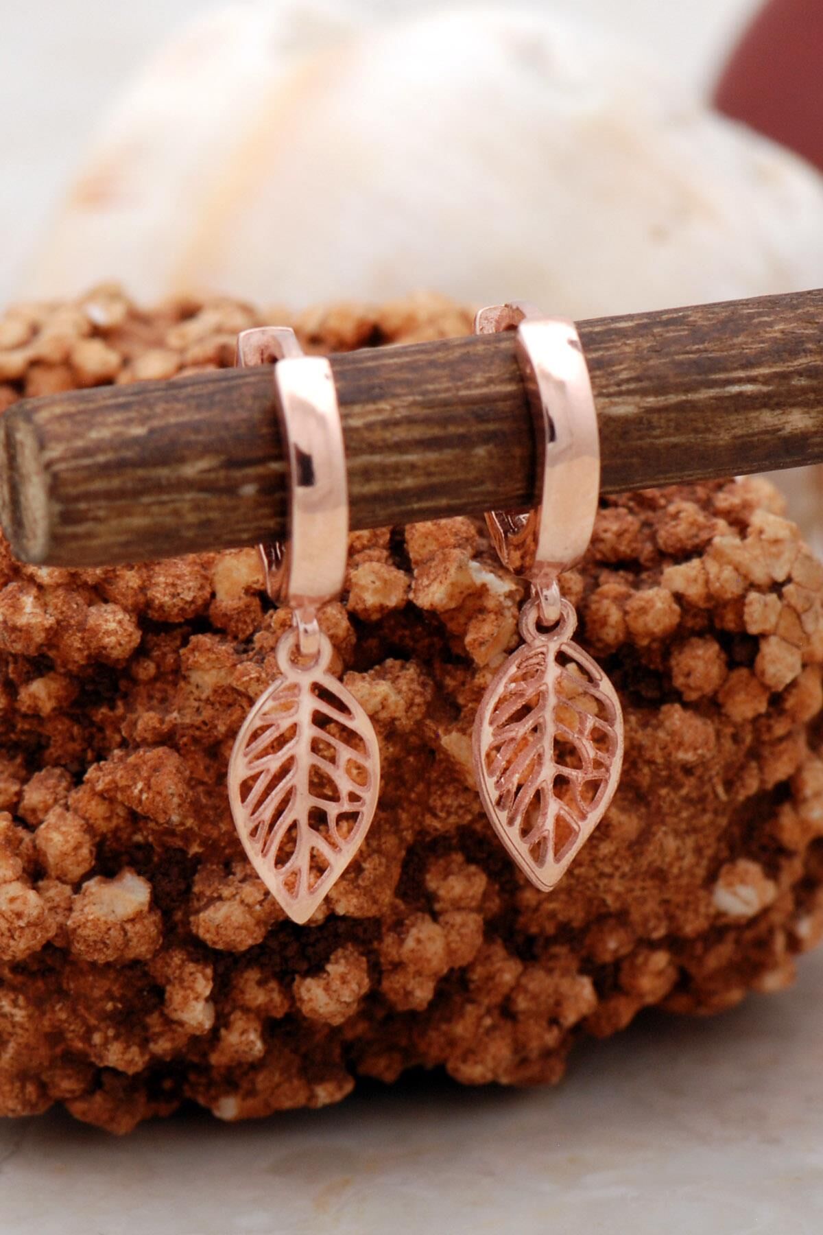 Defne Yaprağı Rose Gümüş Küpe 5427