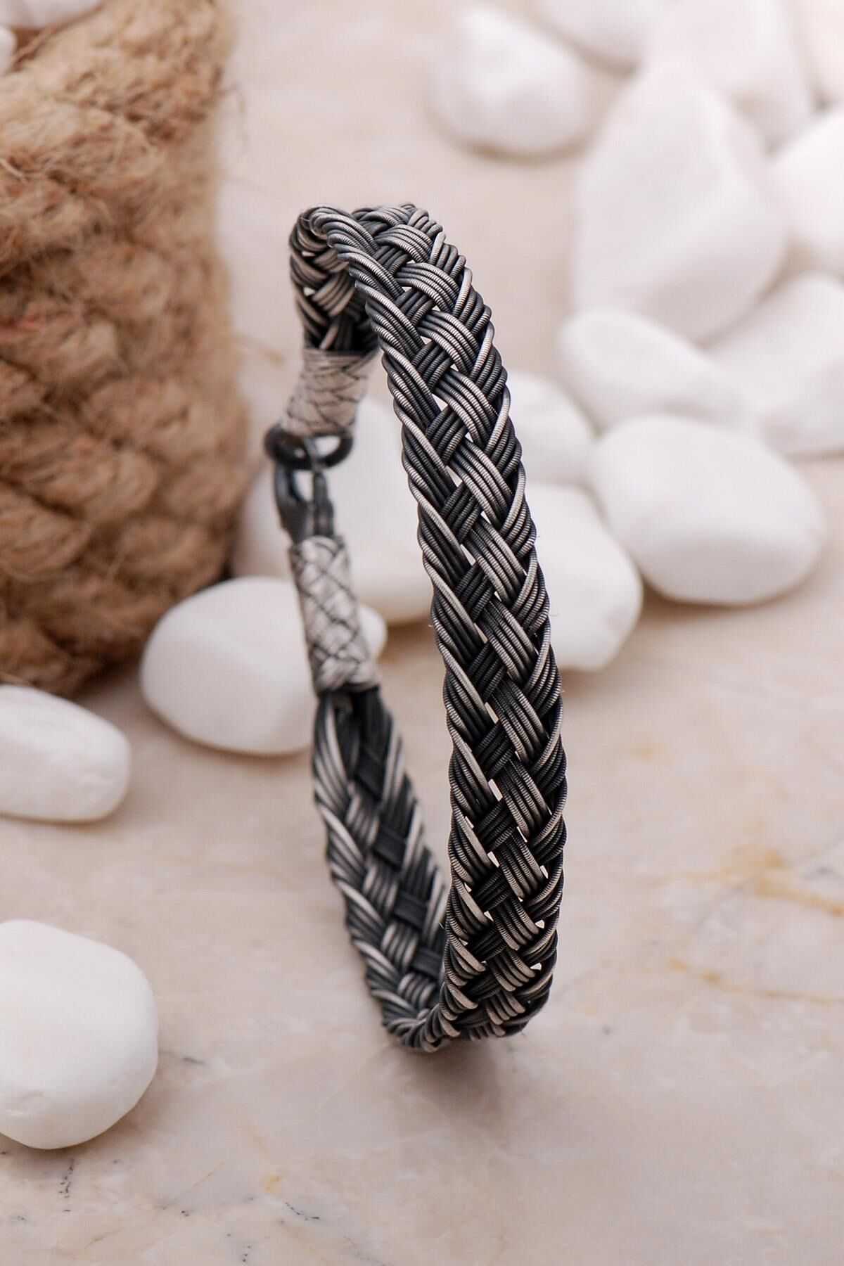 Kazaziye İşlemeli Gümüş El Örmesi Erkek Bileklik 3879