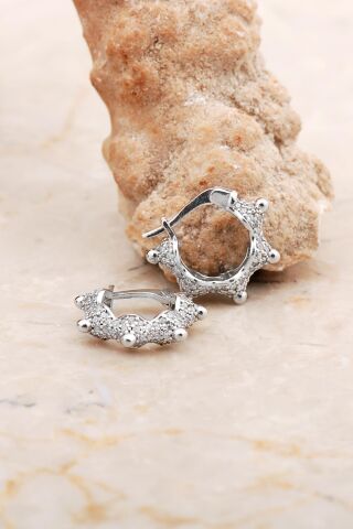 Taç Tasarım Rodyumlu Gümüş Halka Küpe 7024