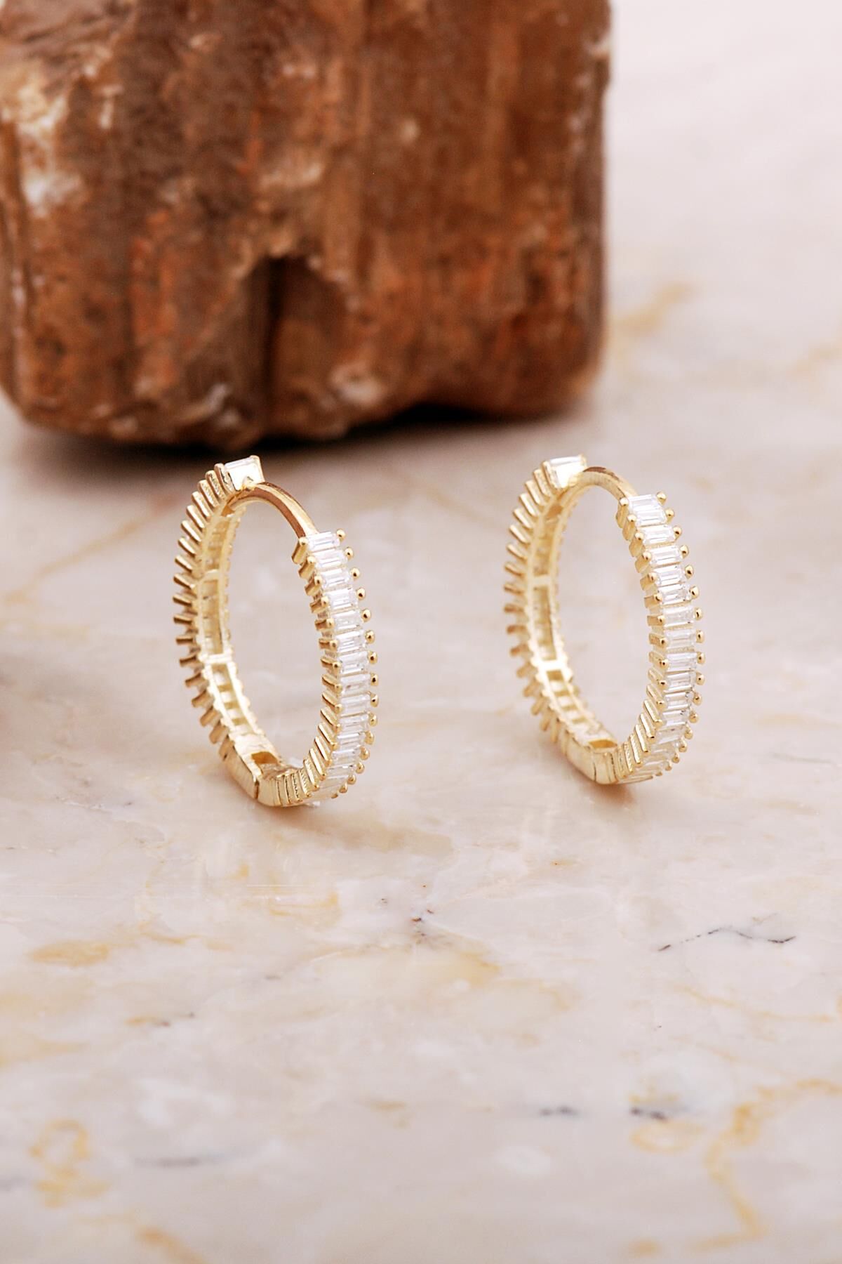20 Mm Baget Taşlı Altın Kaplama Gümüş Halka Küpe 7029