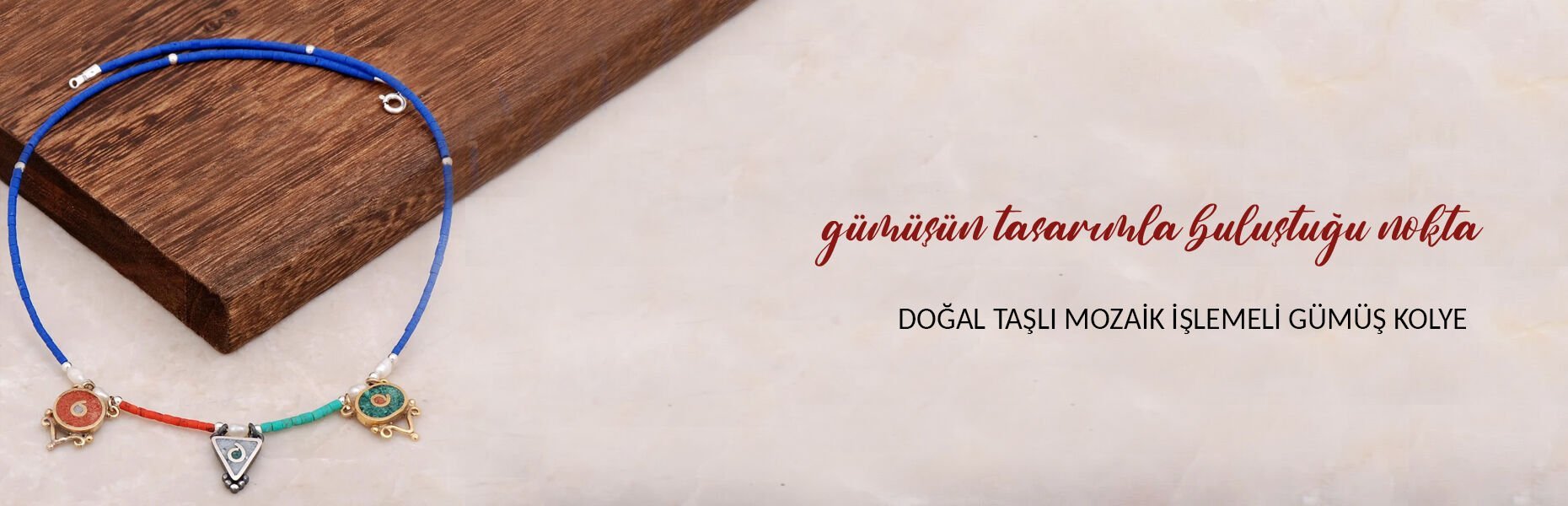 Doğal Taşlı Mozaik İşlemeli Gümüş Kolye