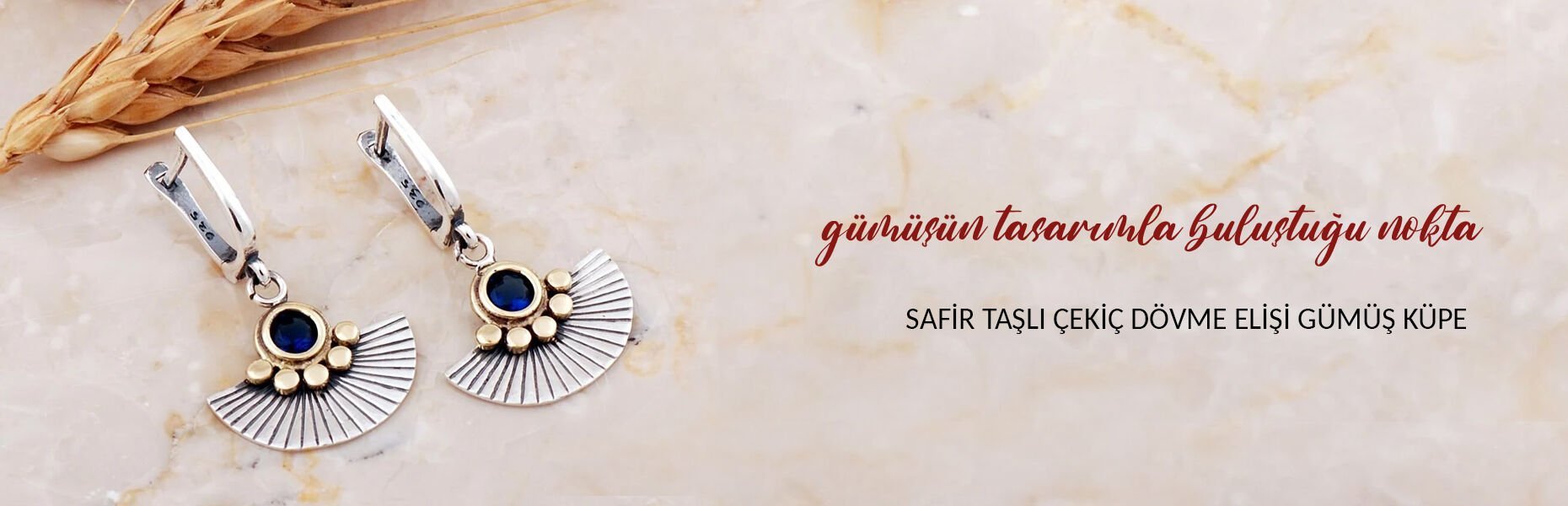 Safir Taşlı Yelpaze Çekiç Dövme Tasarım Elişi Gümüş Küpe